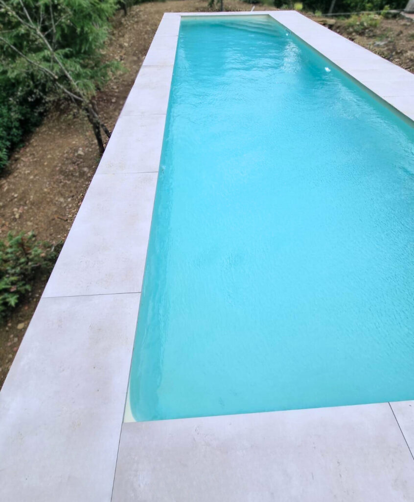 Piscina fuori terra di design ILO Piscine.
Prodotta con materiali di altissima qualità e interamente personalizzabile