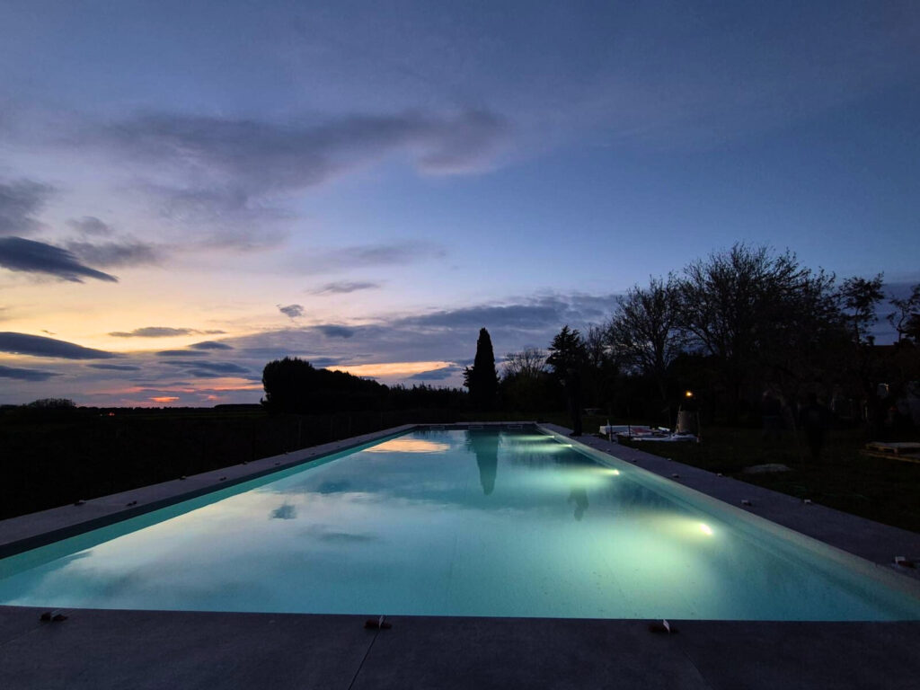 Piscina interrata illuminata